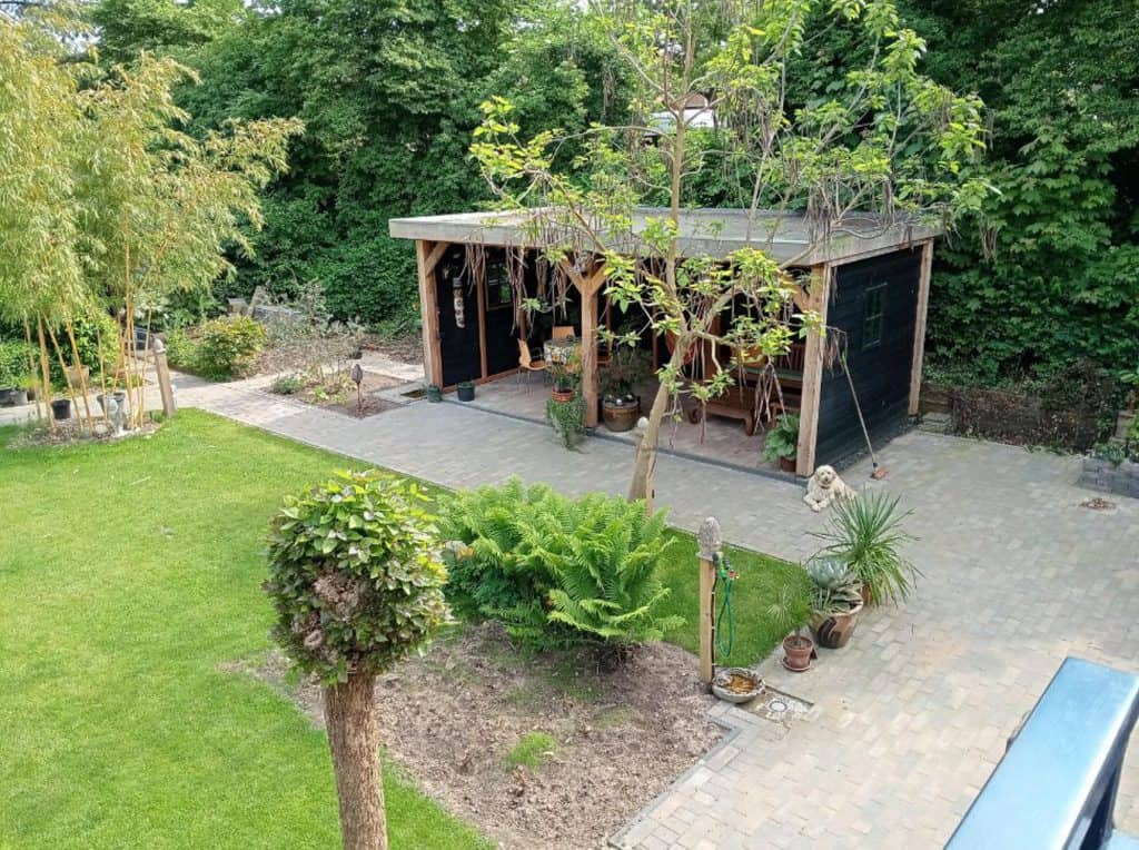 Gezellig tuinhuisje op 't Gelders Eiland met terras en groene tuin.