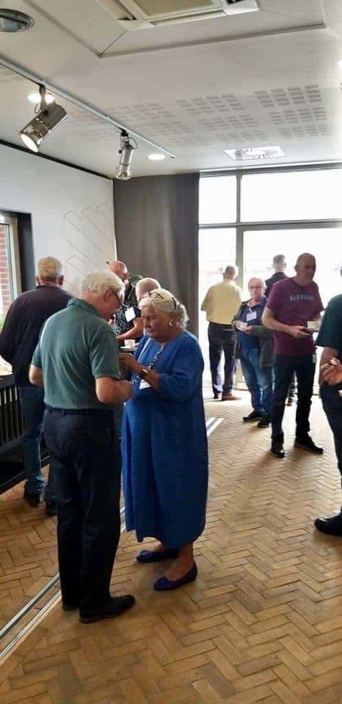 Gezellig samenzijn op 't Gelders Eiland met inwoners en bezoekers.