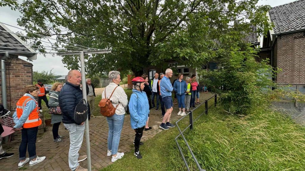 Huidige groep wandelaars op 't Gelders Eiland tijdens een georganiseerde wandeling.