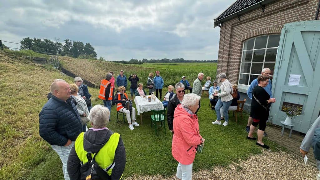 Gezellig samenzijn op 't Gelders Eiland met mensen die genieten van het buitenleven.