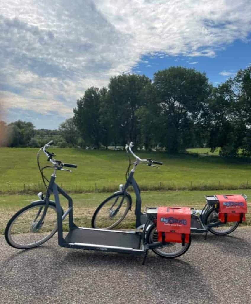 Fietsverhuur op 't Gelders Eiland met twee fietsen en een elektrische bakfiets.
