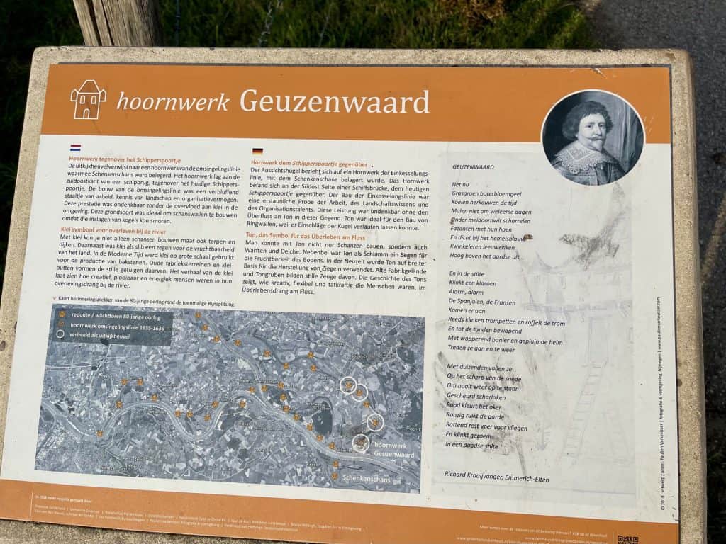 Informatiebord over 't Gelders Eiland en Geuzenwaard, met historische details en een kaart.