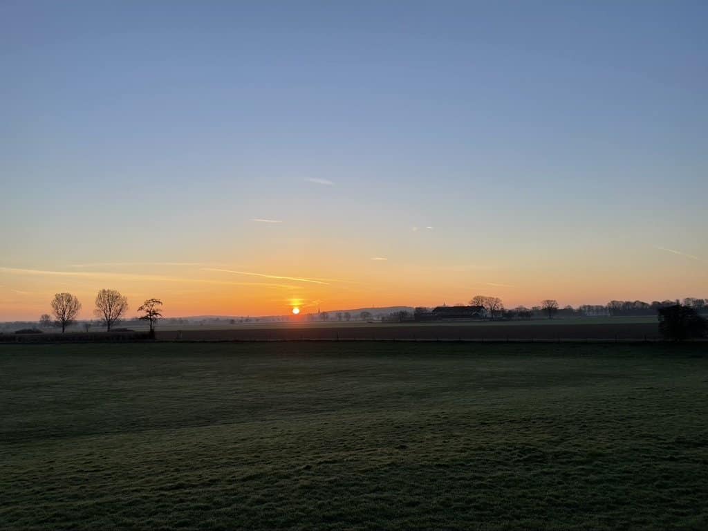 Prachtige zonsopgang boven het landschap van 't Gelders Eiland.