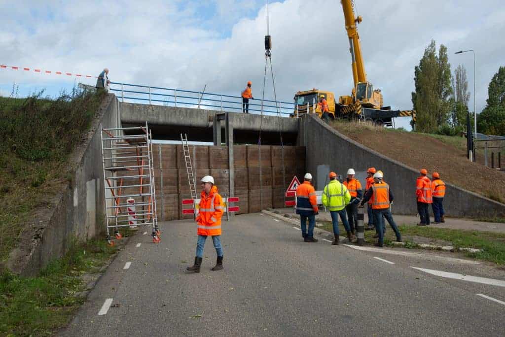 Onderhoud en constructiewerk aan brugonderdoorgang op 't Gelders Eiland.