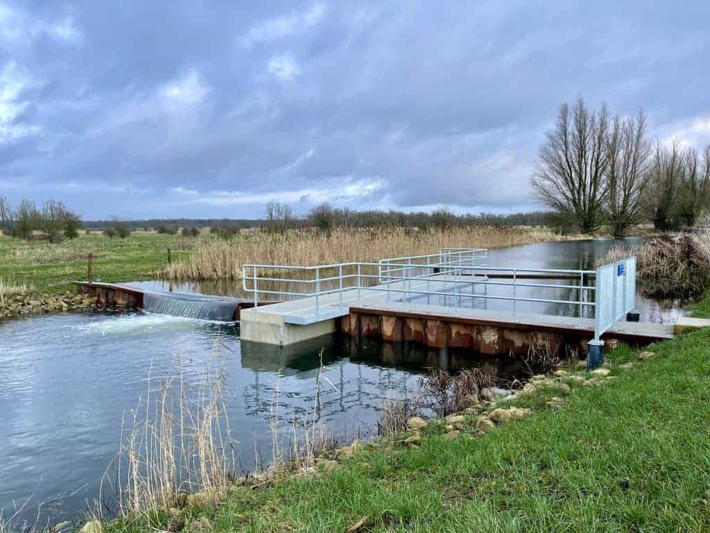 Waterbeheer op 't Gelders Eiland met sluizen en natuur.
