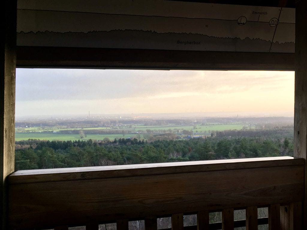 Uitzicht over het landschap vanaf uitzichtplatform op 't Gelders Eiland.