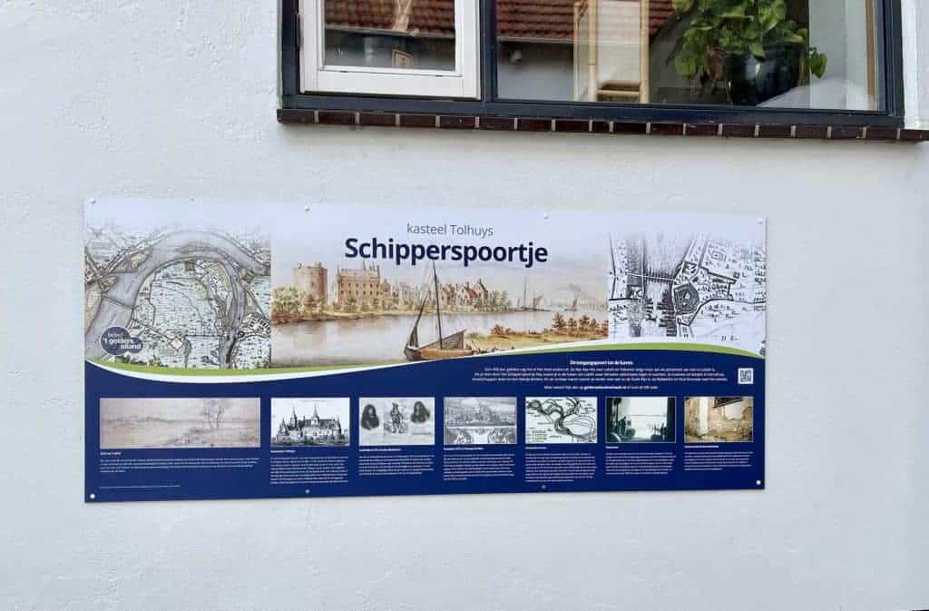 Informatiebord over Kasteel Tolhuis en Schipperspoortje op ’t Gelders Eiland.