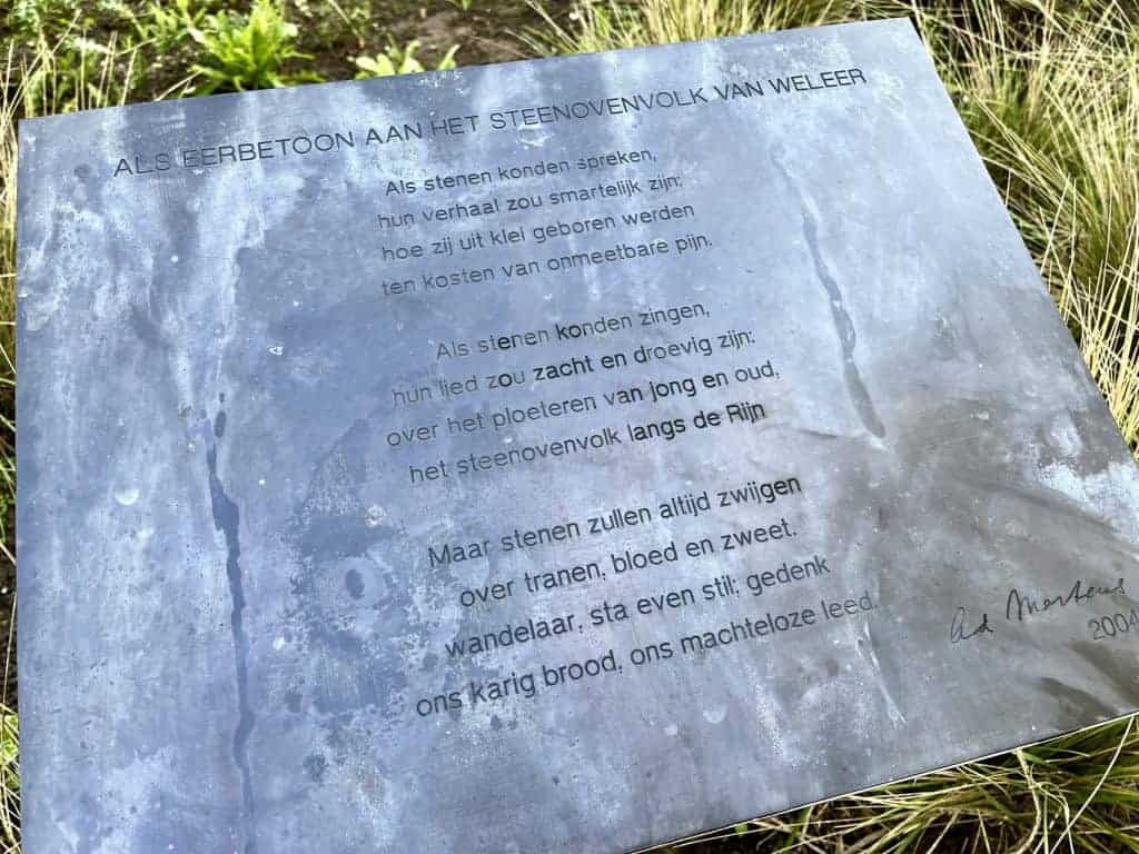Gedenksteen met inscriptie op 't Gelders Eiland in Wele.