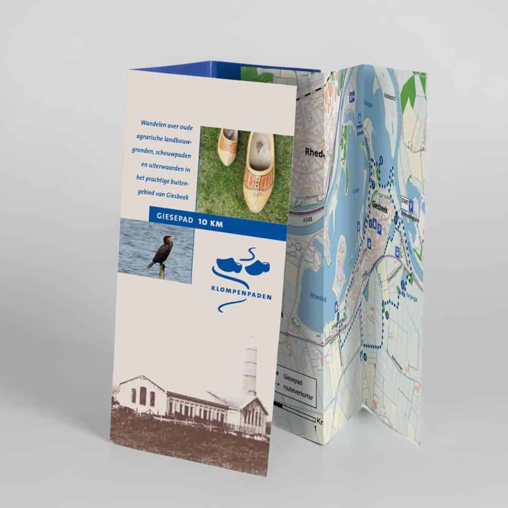 Informatiefolder over het Klompenpad Giesepad met wandelroutes en kaarten.