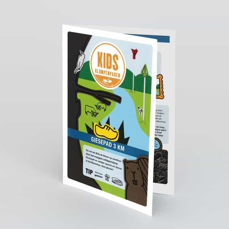 Kindervriendelijke flyer voor Klompenpad Giesepad met route en tips.