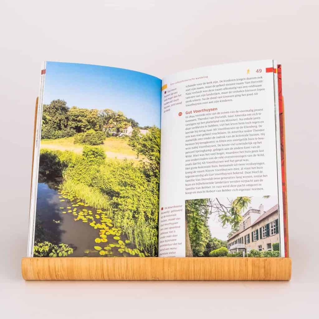 Open boek met foto's van 't Gelders Eiland en omgeving.