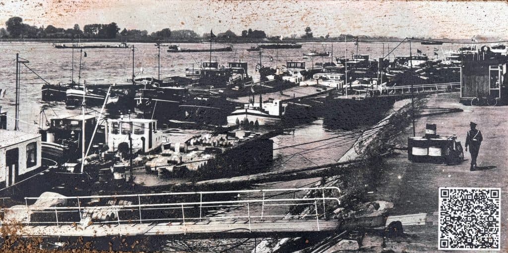 Haven met boten en schepen op 't Gelders Eiland in Nederland.