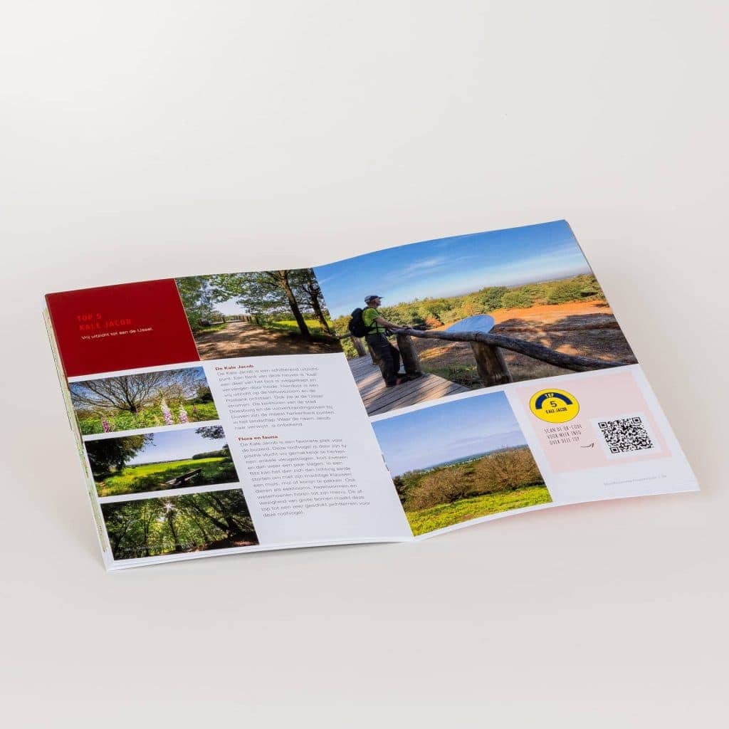 Brochure over wandelroute Montferlandse toppen met natuurbeelden.