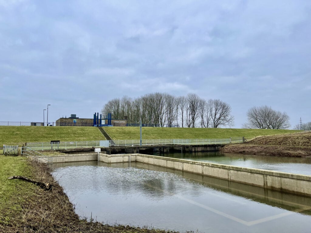 Waterbeheer op 't Gelders Eiland met sluizen en waterpartijen.